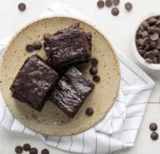 Zucchini brownies - Dr. Axe